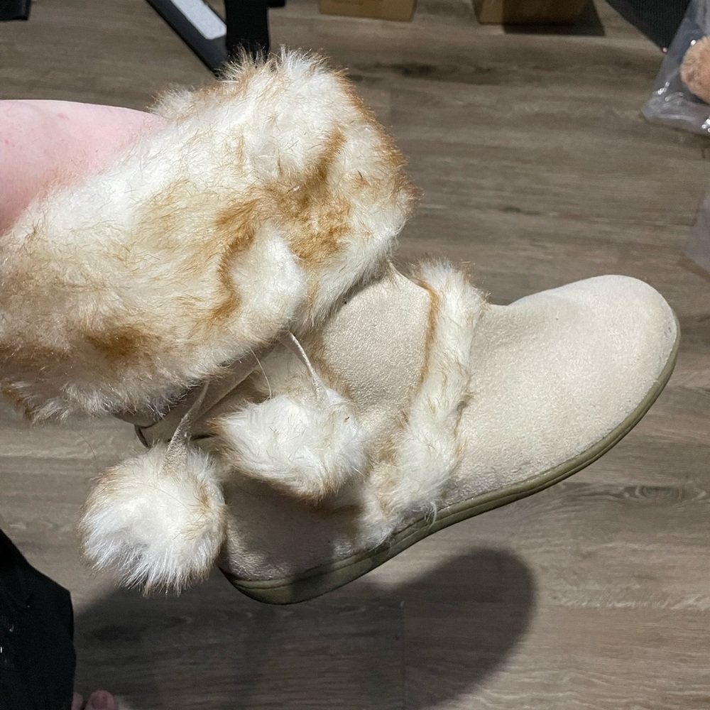 NWOT! Cute, fur trimmed winter boots.